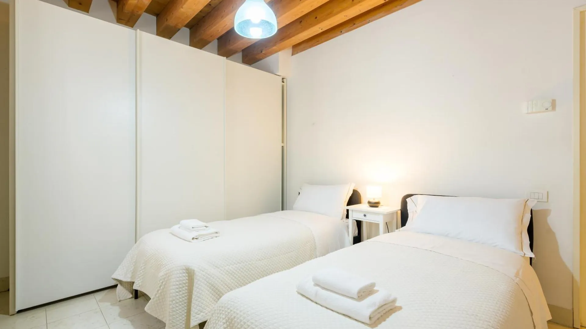 Modern Arch Apartment Venice