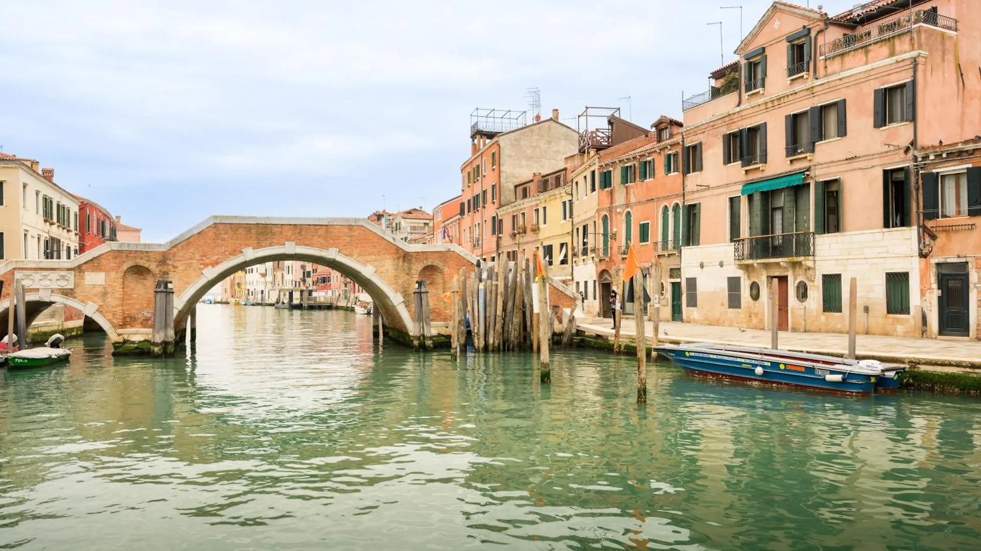 Modern Arch Apartment Venice