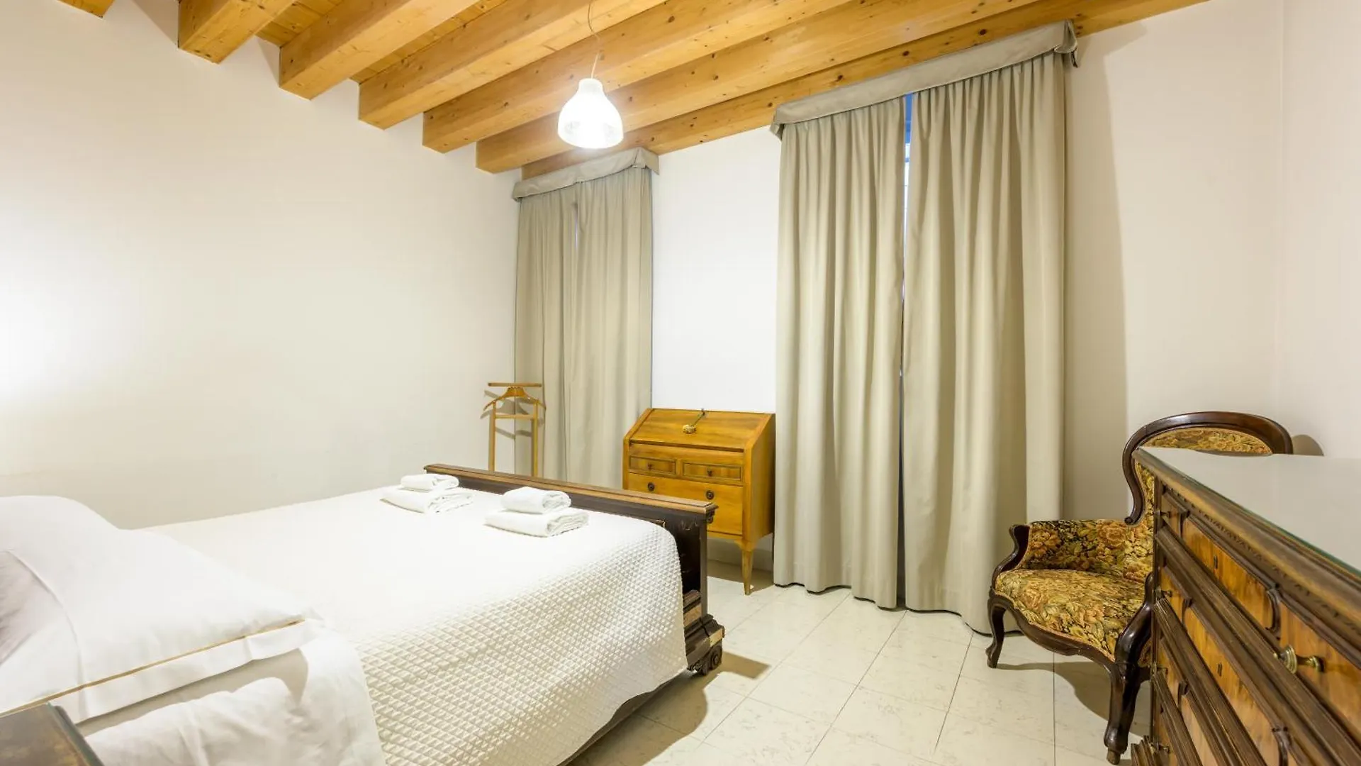 Modern Arch Apartment Venice